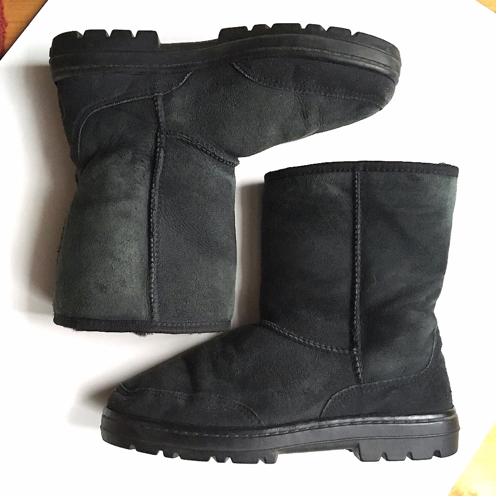 UGG Short Black Suede Winter Boots Wool Fur Lining